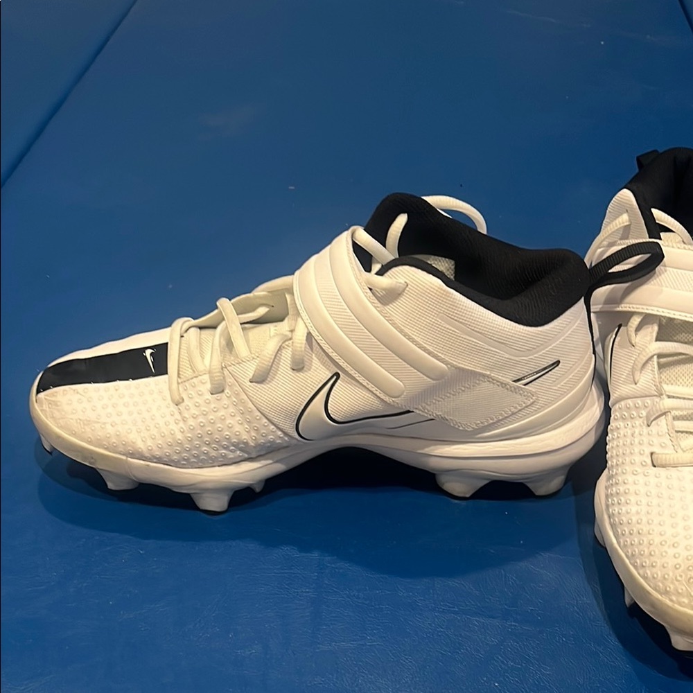 Nike White and Black Sneakers with Velcro Strap